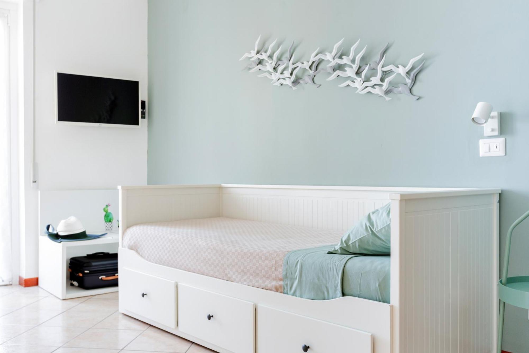 Stylish & Cozy - 5 Star Location- Balcony - View Rom
