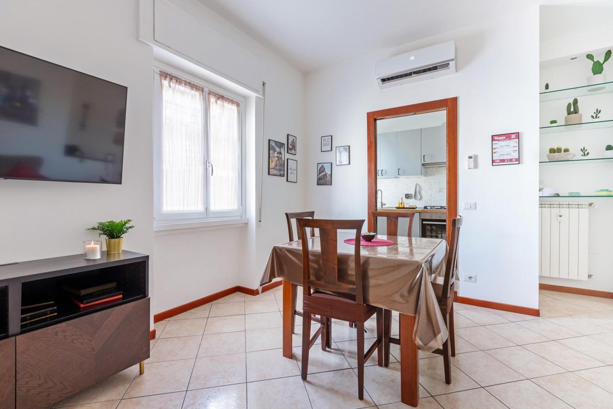 Stylish & Cozy - 5 Star Location- Balcony - View Semesterbostad