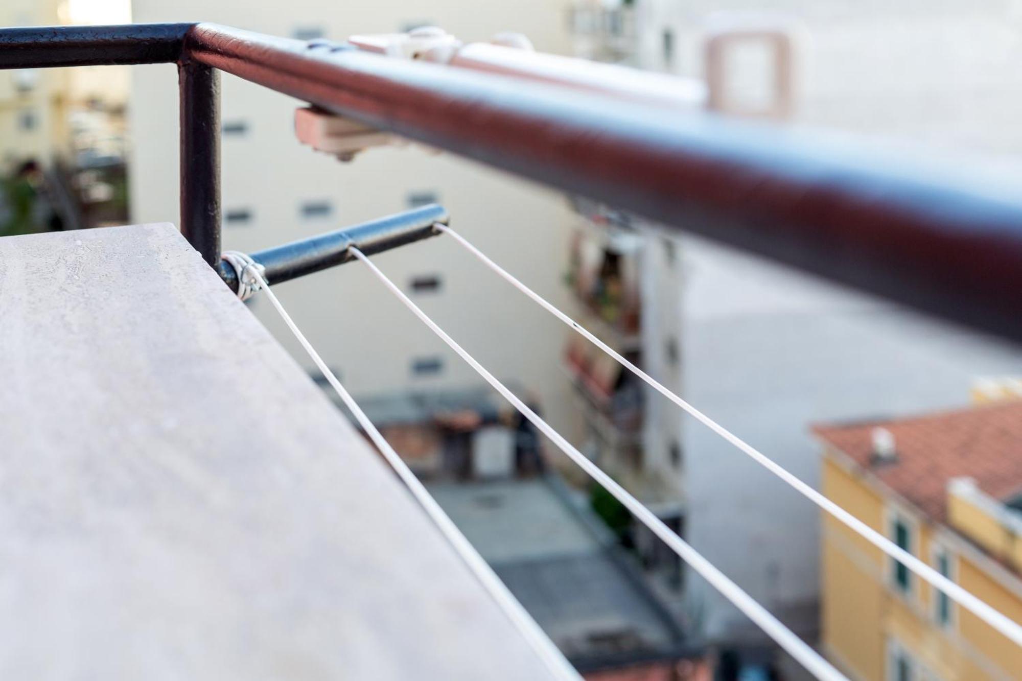 Stylish & Cozy - 5 Star Location- Balcony - View Semesterbostad Rom